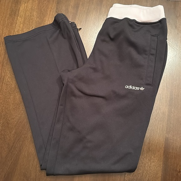 Adidas pants, medium in size Black with a soft pink color details - Picture 9 of 11